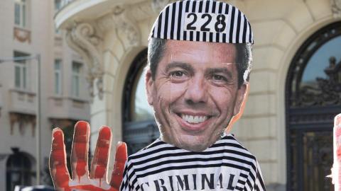Las víctimas de la DANA, tras el silencio de Mazón en el Congreso: "Es un cobarde escondido en su aforamiento"