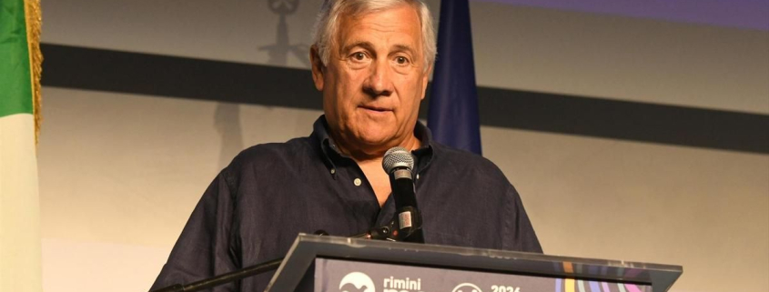 El ministro de Exteriores de Meloni obligado a pedir disculpas tras decir que las "chicas más serias" llevan "la falda más larga"