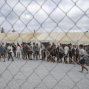 El Gobierno levantará dos centros permanentes para identificar inmigrantes en Ceuta y Melilla El Gobierno levantará dos centros permanentes para identificar inmigrantes en Ceuta y Melilla
