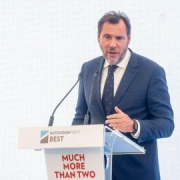 Puente acusa al PP de enquistar la crisis migratoria en Ceuta: "Este es el bucle que quiere" Puente acusa al PP de enquistar la crisis migratoria en Ceuta: "Este es el bucle que quiere"