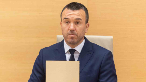 El presidente de la Diputación de Valencia insulta a Morant y le acusa de ser la "lameculos de Sánchez": "No vales para nada"