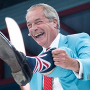 Farage intenta desvincularse del escándalo por la financiación de Reform UK: "No estaba escuchando" Farage intenta desvincularse del escándalo por la financiación de Reform UK: "No estaba escuchando"