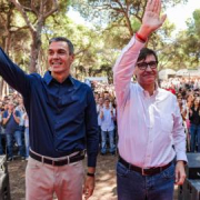 Sánchez responde a la oposición "destructiva" de Feijóo en Ceuta y señala el ático de Ayuso como ejemplo del modelo del PP Sánchez responde a la oposición "destructiva" de Feijóo en Ceuta y señala el ático de Ayuso como ejemplo del modelo del PP