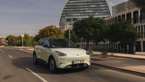 El nuevo Geely E2 llega a España por 13.990 euros: un eléctrico compacto con hasta 345 km de autonomía