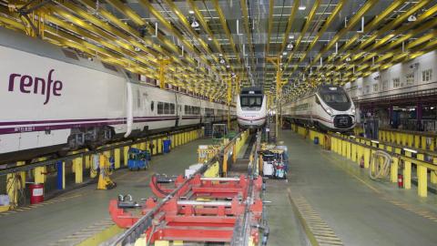 Renfe abre las puertas de sus talleres y muestra cómo se mantienen los trenes que utilizan miles de viajeros