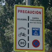 La guerra entre taxis y VTC estalla en el carril bus de Madrid: 18.000 denuncias y solo 426 multas La guerra entre taxis y VTC estalla en el carril bus de Madrid: 18.000 denuncias y solo 426 multas