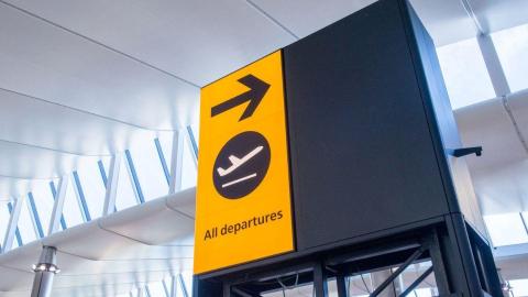 Al menos 625 vuelos cancelados en Reino Unido por un fallo técnico en el control del tráfico aéreo
