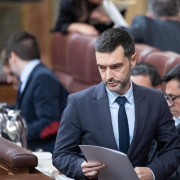 Consumo exige la retirada de 8.000 anuncios de pisos turísticos que se ofertan como alquileres de temporada Consumo exige la retirada de 8.000 anuncios de pisos turísticos que se ofertan como alquileres de temporada