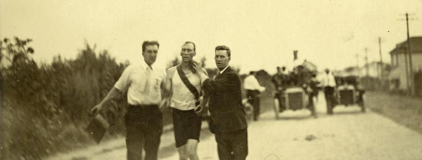 La maratón olímpica de 1904: la carrera más caótica de la historia que acabó con un atleta en coche y otro dopado