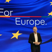 Volkswagen se envuelve en la bandera europea y pide apoyo político para replicar el caso de éxito de España Volkswagen se envuelve en la bandera europea y pide apoyo político para replicar el caso de éxito de España
