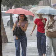 La Aemet anticipa otra semana lluviosa y activa avisos este lunes en nueve comunidades La Aemet anticipa otra semana lluviosa y activa avisos este lunes en nueve comunidades