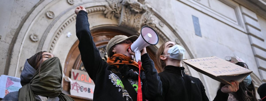 El Gobierno francés anuncia medidas para aplacar las protestas educativas, pero los estudiantes mantienen el pulso