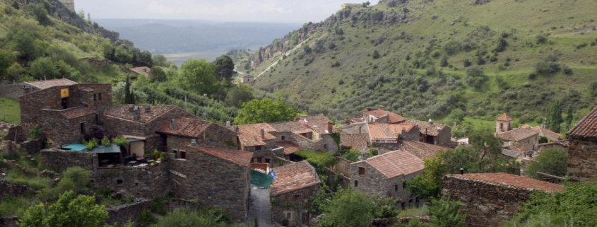 Patones de Arriba, el pueblo de pizarra que, según la leyenda, Napoleón nunca encontró