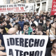 FOTOS | Caras de decepción y llaves en alto en la calle y abrazos en el Congreso: las imágenes de la jornada