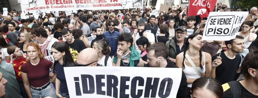 FOTOS | Caras de decepción y llaves en alto en la calle y abrazos en el Congreso: las imágenes de la jornada