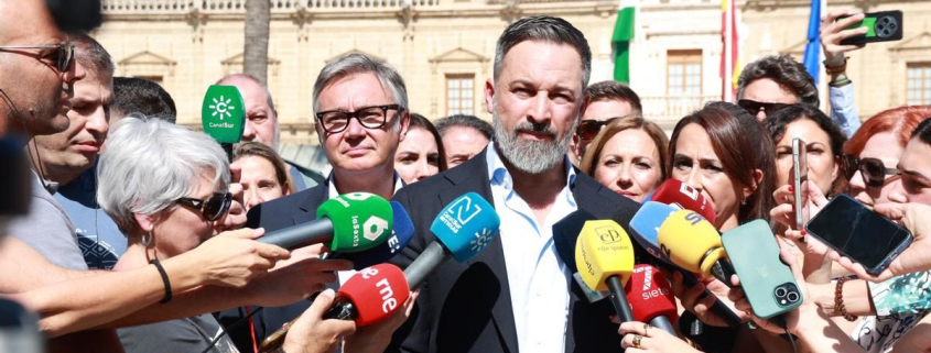 Abascal ordena vetar la investigación por la crisis de los cribados en Andalucía un año después de pedir la dimisión de Moreno
