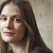 Emma Holten: "El gran pecado de la economía es pensar que el valor puede reducirse a una cifra"