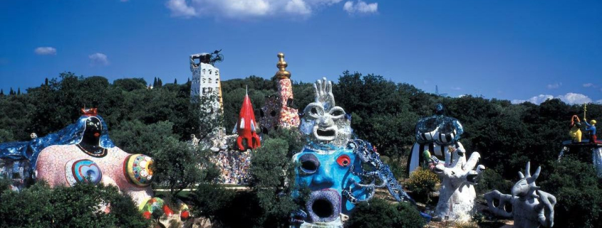Un jardín de esculturas gigantes en la Toscana: el sorprendente homenaje a Gaudí inspirado en el tarot