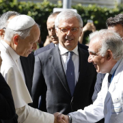 Concluye con éxito la operación al Papa para extirparle un nódulo del pulmón Concluye con éxito la operación al Papa para extirparle un nódulo del pulmón
