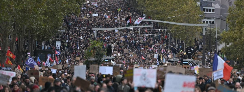 La calle mantiene la presión sobre Macron con marchas masivas pese a las trabas del Gobierno