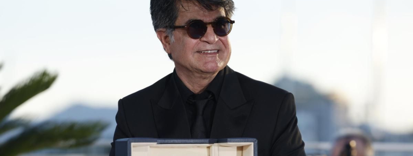 Irán condena a cinco años de prisión al cineasta Jafar Panahi y confisca sus bienes