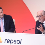 Repsol multiplica por cuatro su beneficio entre enero y septiembre, hasta 5.006 millones Repsol multiplica por cuatro su beneficio entre enero y septiembre, hasta 5.006 millones