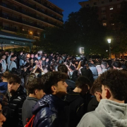 La Policía carga contra los antifascistas durante la protesta por el acto de Vito Quiles en Zaragoza La Policía carga contra los antifascistas durante la protesta por el acto de Vito Quiles en Zaragoza