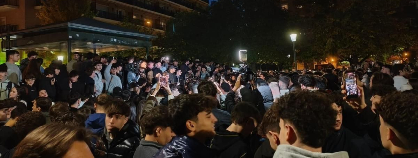 La Policía carga contra los antifascistas durante la protesta por el acto de Vito Quiles en Zaragoza