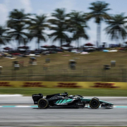 Sepang regresa a la F1 con el nombre de Baréin y amenaza de tormenta Sepang regresa a la F1 con el nombre de Baréin y amenaza de tormenta