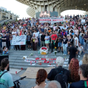 Cientos de personas claman en las capitales andaluzas por la muerte de Maricarmen: "Nos da fuerzas para seguir" Cientos de personas claman en las capitales andaluzas por la muerte de Maricarmen: "Nos da fuerzas para seguir"