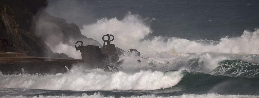 La borrasca Austen estropea el viernes con olas de más de siete metros y fuertes vientos en el norte