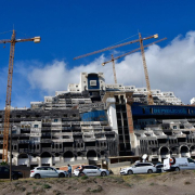 El Gobierno y la Junta de Andalucía pactan "agilizar" la demolición de El Algarrobico tras dos años de tensiones El Gobierno y la Junta de Andalucía pactan "agilizar" la demolición de El Algarrobico tras dos años de tensiones