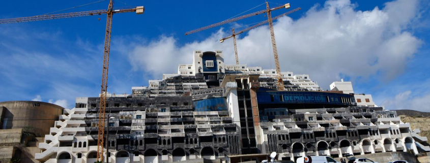 El Gobierno y la Junta de Andalucía pactan "agilizar" la demolición de El Algarrobico tras dos años de tensiones