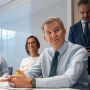 El adelanto electoral reconfigura agendas y fija la campaña como única prioridad El adelanto electoral reconfigura agendas y fija la campaña como única prioridad