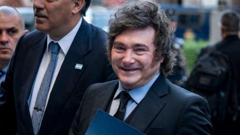 Milei vuelve a insultar a Sánchez y le acusa de amañar las elecciones con la ley de nietos
