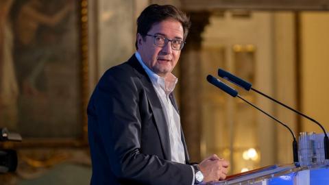 El Gobierno garantiza la subida salarial de 4,5% para funcionarios y los sindicatos piden que sea antes de las elecciones