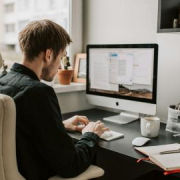 Una de cada tres empresas españolas ya utiliza inteligencia artificial: la brecha entre grandes y pequeños negocios que revela el INE Una de cada tres empresas españolas ya utiliza inteligencia artificial: la brecha entre grandes y pequeños negocios que revela el INE