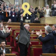 Lluís Puig vuelve al Parlament para ocupar su escaño nueve años después del 'procés' Lluís Puig vuelve al Parlament para ocupar su escaño nueve años después del 'procés'