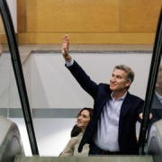 Feijóo entierra sus líneas rojas y asume que el camino a La Moncloa pasa por Vox Feijóo entierra sus líneas rojas y asume que el camino a La Moncloa pasa por Vox