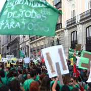 El Sindicato de Inquilinas y el movimiento educativo se unen para condenar la brutalidad policial y parar un desahucio El Sindicato de Inquilinas y el movimiento educativo se unen para condenar la brutalidad policial y parar un desahucio