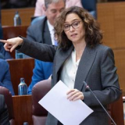 Ayuso sitúa a Sánchez como "un dictador" y lo compara con Nerón mientras asegura que la izquierda "quiere quemar las calles" Ayuso sitúa a Sánchez como "un dictador" y lo compara con Nerón mientras asegura que la izquierda "quiere quemar las calles"