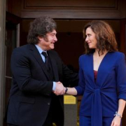 Ayuso alienta el fraude electoral por la ley de nietos ante Milei y le invita a acudir a la Cumbre Iberoamericana en noviembre Ayuso alienta el fraude electoral por la ley de nietos ante Milei y le invita a acudir a la Cumbre Iberoamericana en noviembre