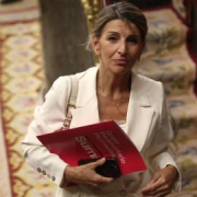 Trabajo plantea que el incremento del SMI sea del 5% y llegue antes de las elecciones Trabajo plantea que el incremento del SMI sea del 5% y llegue antes de las elecciones