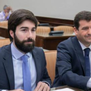 De romper papeles en el Congreso a una fundación que justifica el golpe del 36: los candidatos de Vox en Castilla-La Mancha