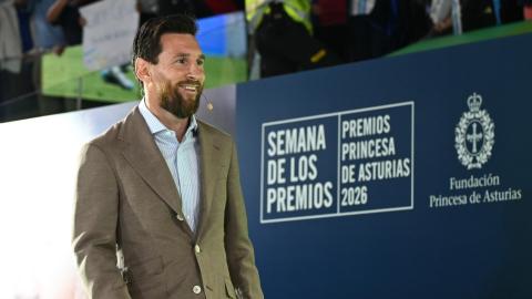 Leo Messi recogerá el Premio Princesa de Asturias de los Deportes: así fue su multitudinaria llegada a Oviedo junto a Antonela Roccuzzo