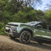 Probamos el nuevo Jeep Avenger fuera del asfalto: un SUV de apenas 4 metros que no teme ensuciarse Probamos el nuevo Jeep Avenger fuera del asfalto: un SUV de apenas 4 metros que no teme ensuciarse