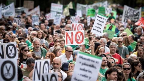 El Gobierno de Ayuso afrontará el descontento de Educación y Universidades públicas a golpe de huelga indefinida y movilizaciones
