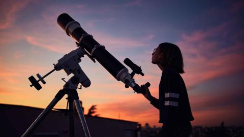 Semana Mundial del Espacio: el telescopio ideal para empezar a observar la Luna y el cielo nocturno
